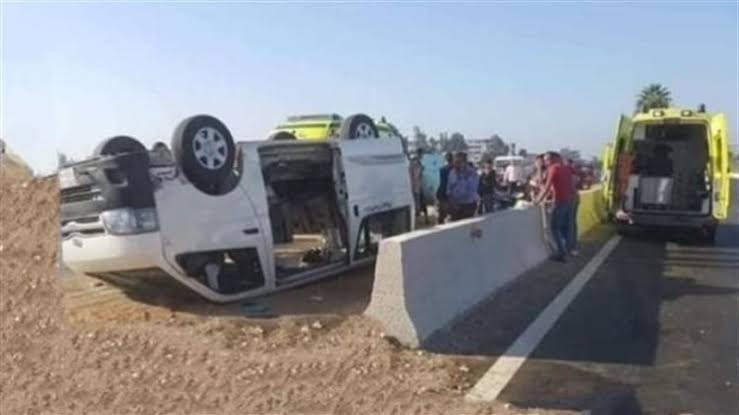 18 مصابا وحالتي وفاة في حادث تصادم بطريق الإسكندرية مطروح.. والصحة تدفع بـ 10 سيارات إسعاف 